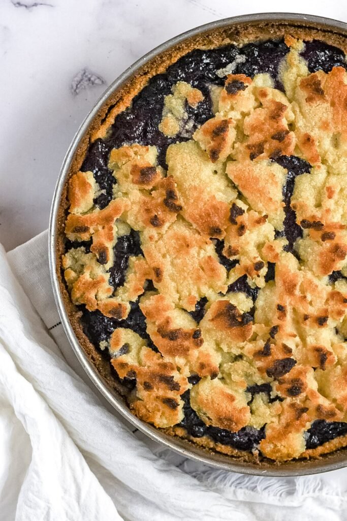 sweetketolife.com-low-carb-blueberry-crumble-pie