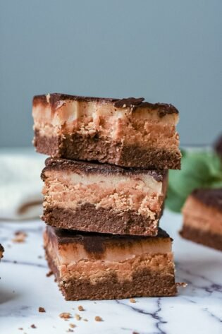 sweetketolife.com-keto-brownie-snickers-low-carb-treat