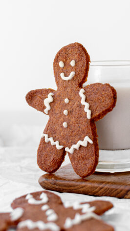 sweetketolife.com-gingerbread-men-cookies-keto